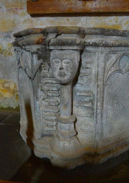 fonts baptismaux (cuve baptismale), vue partielle