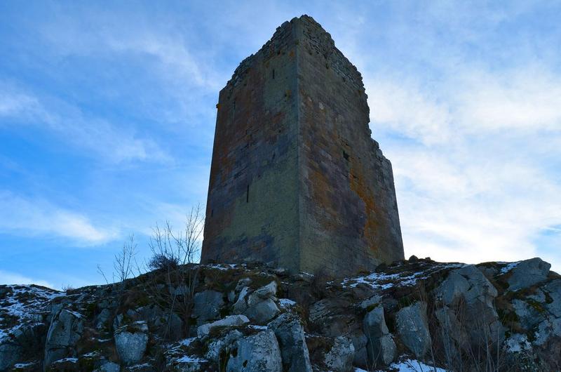 façades nord et est du donjon, vue générale