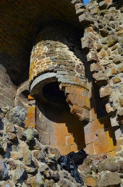 cheminée du 1er niveau du donjon, vue générale