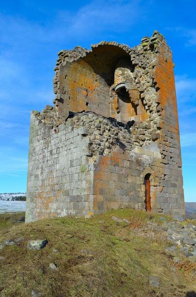 façades sud et ouest du donjon, vue générale