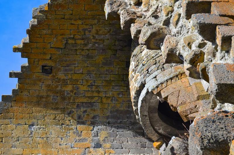 cheminée du 1er niveau du donjon, vue partielle