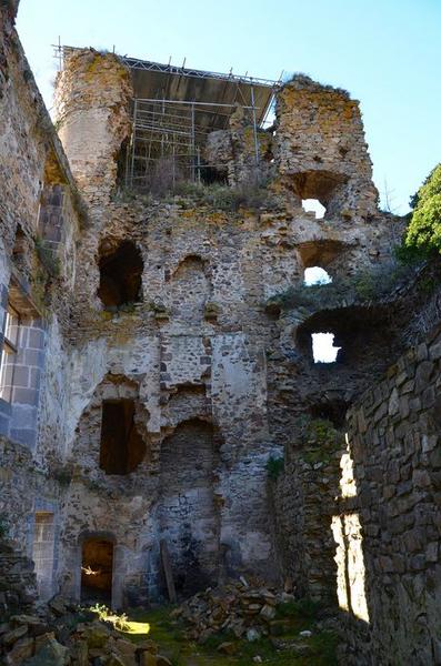 élévation est depuis l'intérieure des ruines