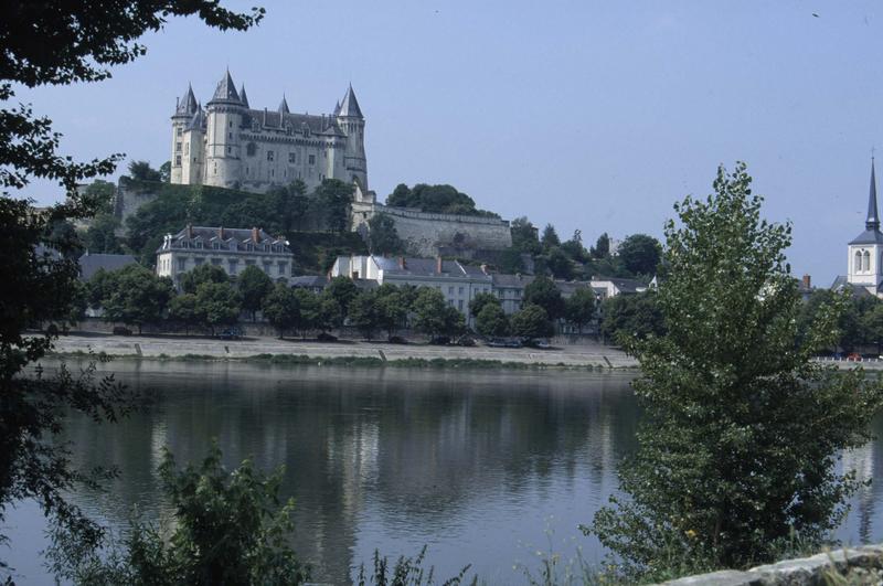 Le château en bordure de la Loire