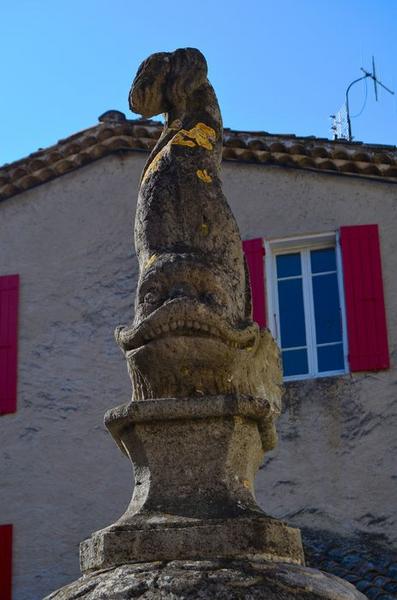 fontaine, détail de la parie sommitale