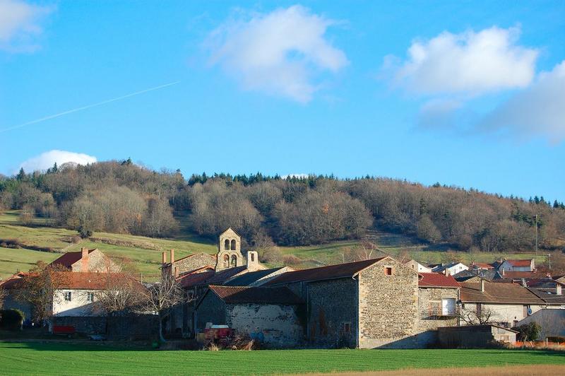 vue générale de l'église dans son environnement