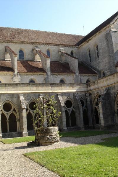 cloître, galerie nord, vue partielle