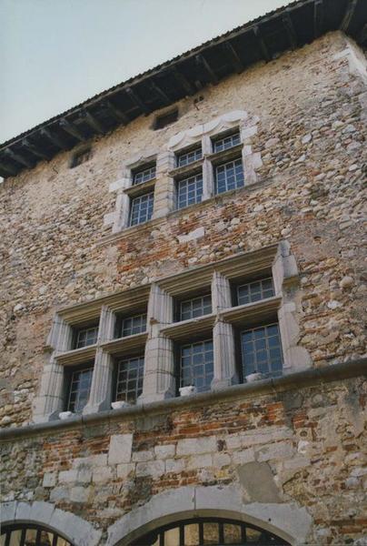 vue partielle de la façade sur rue