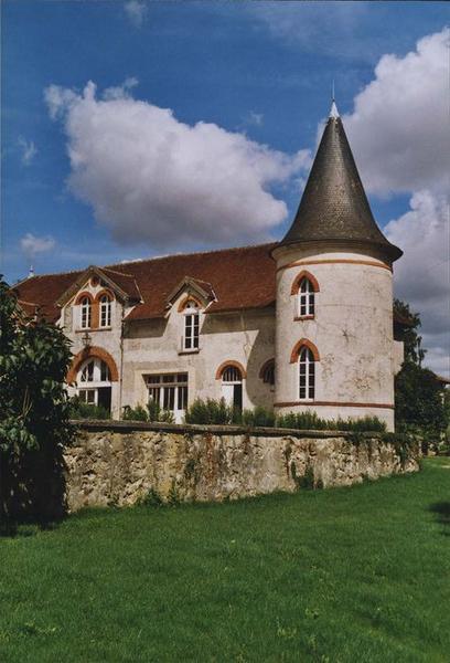 communs, façade ouest, vue partielle