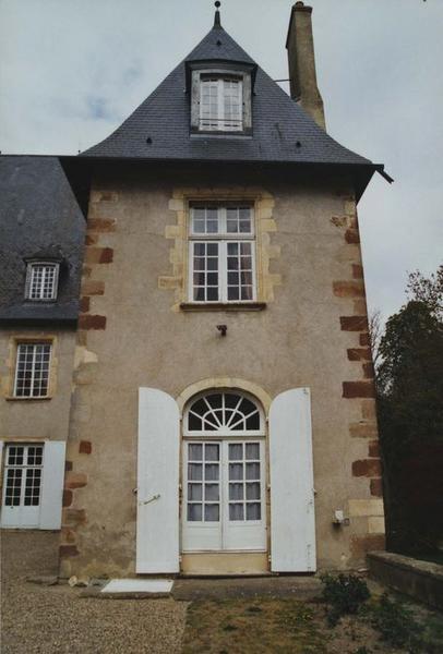 Façade sud du château, vue partielle