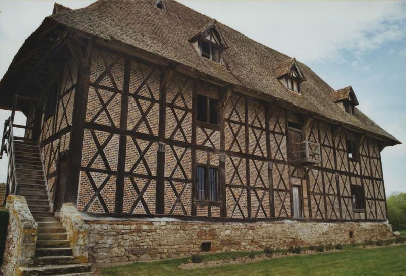 Grange, façade est, vue générale