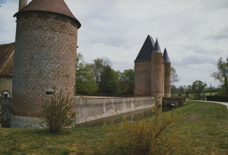 Tour sud-ouest et porterie, vue générale