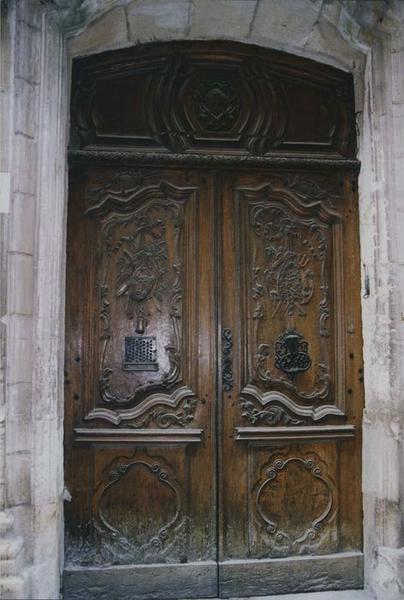 porte d'accès sur rue, vue générale