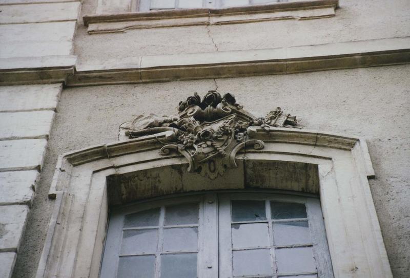 façade sur rue, détail d'un mascaron