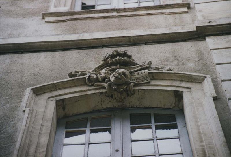 façade sur rue, détail d'un mascaron