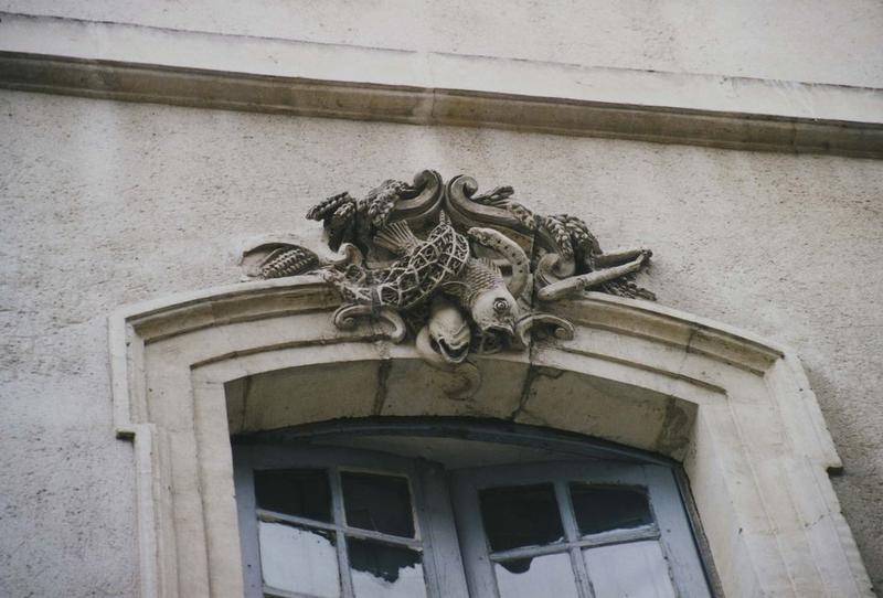 façade sur rue, détail d'un mascaron