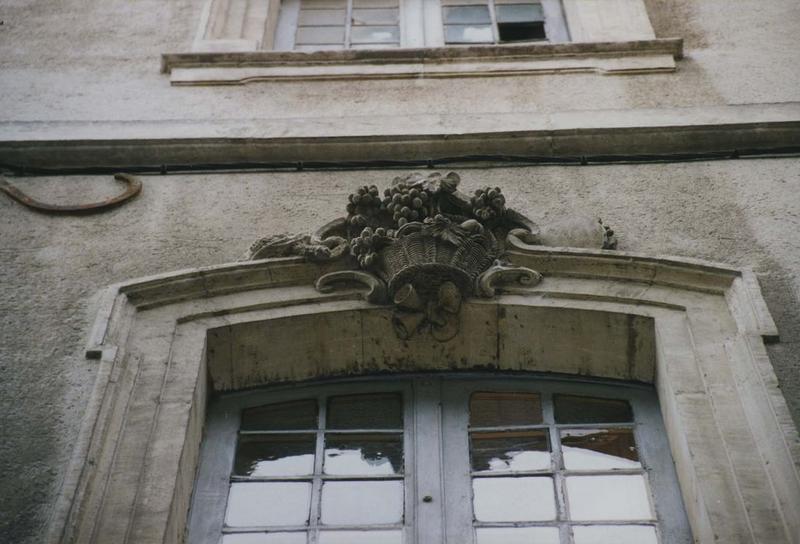 façade sur rue, détail d'un mascaron