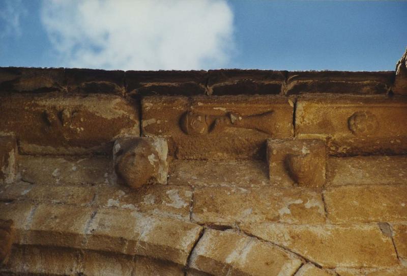 corniche sculptée, vue partielle