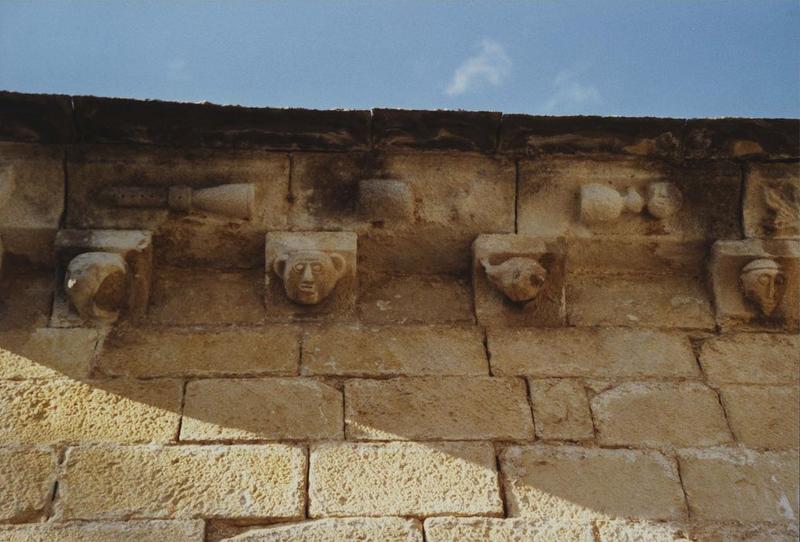 corniche sculptée, vue partielle