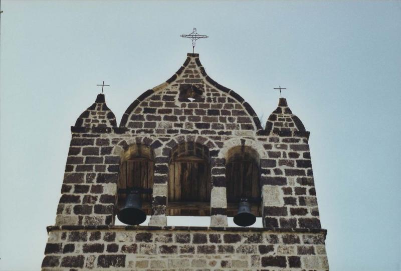 église, vue générale du clocher-peigne