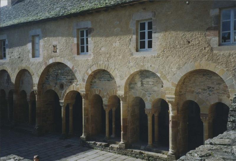 cloître, vue générale de la galerie ouest