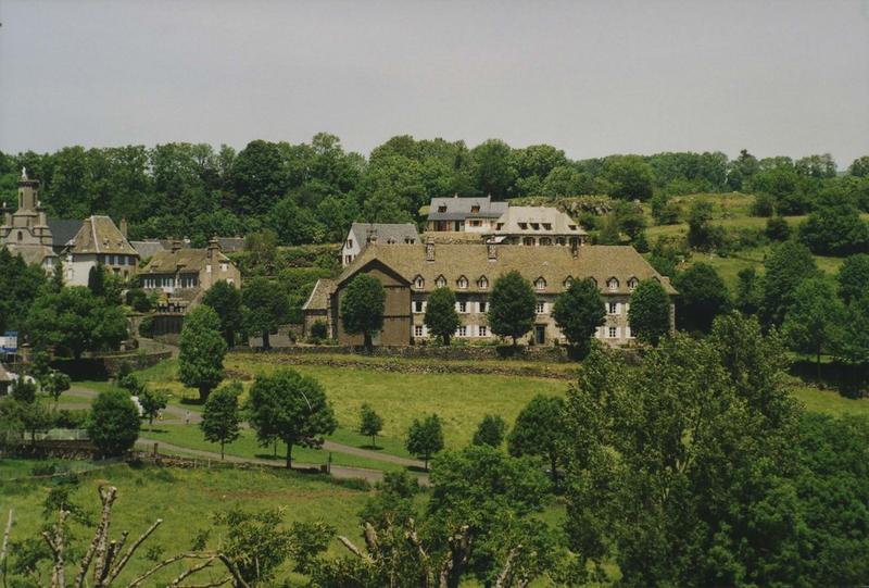 vue générale du bâtiment dans son environnement