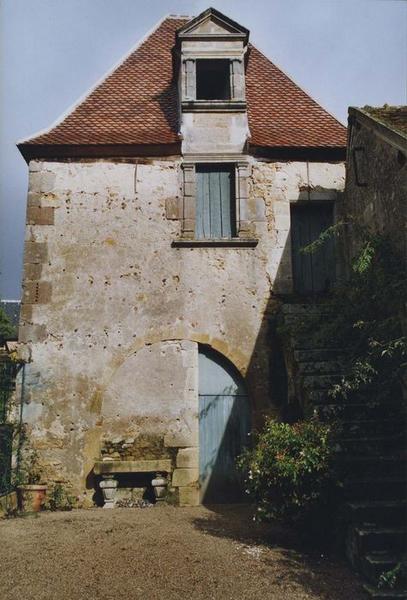 Vue générale de la façade du pavillon est