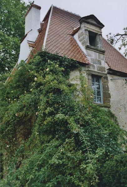 vue partielle de la façade du pavillon ouest