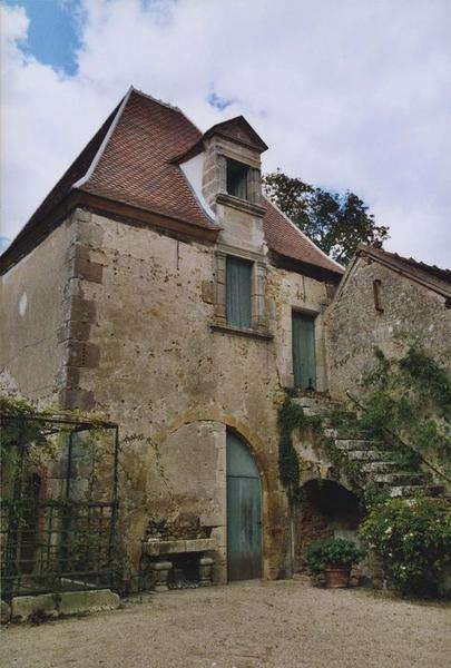 Vue générale de la façade du pavillon est