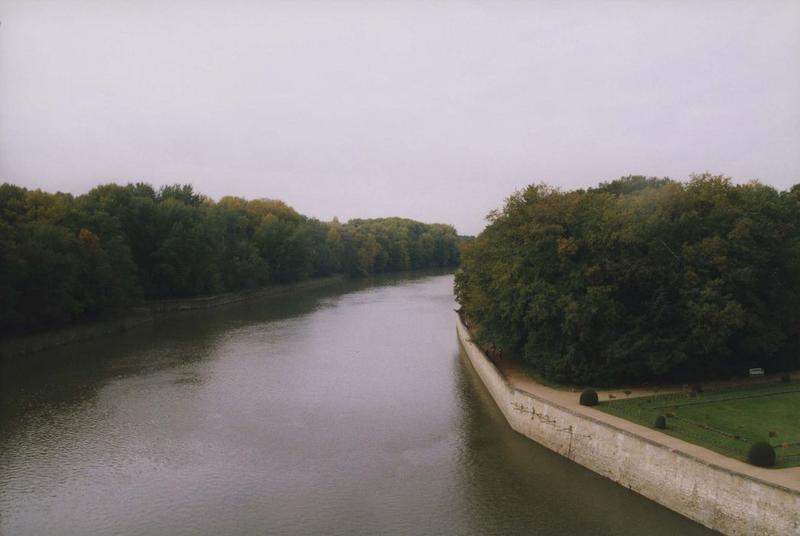 vue générale du Cher en aval du château