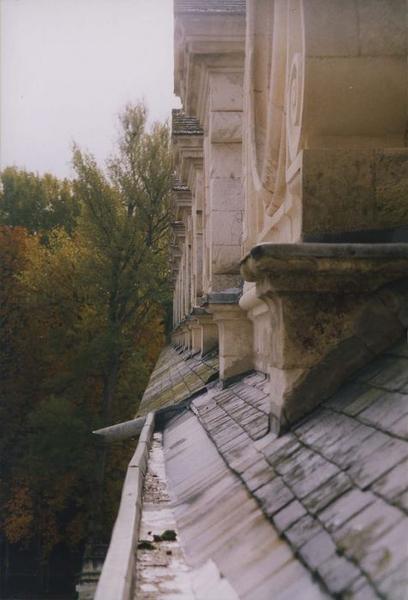 aile sud, façade est, détail des lucarnes