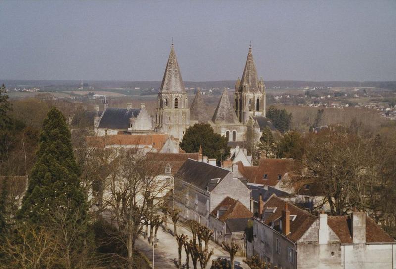 vue générale de l'église dans son environnement