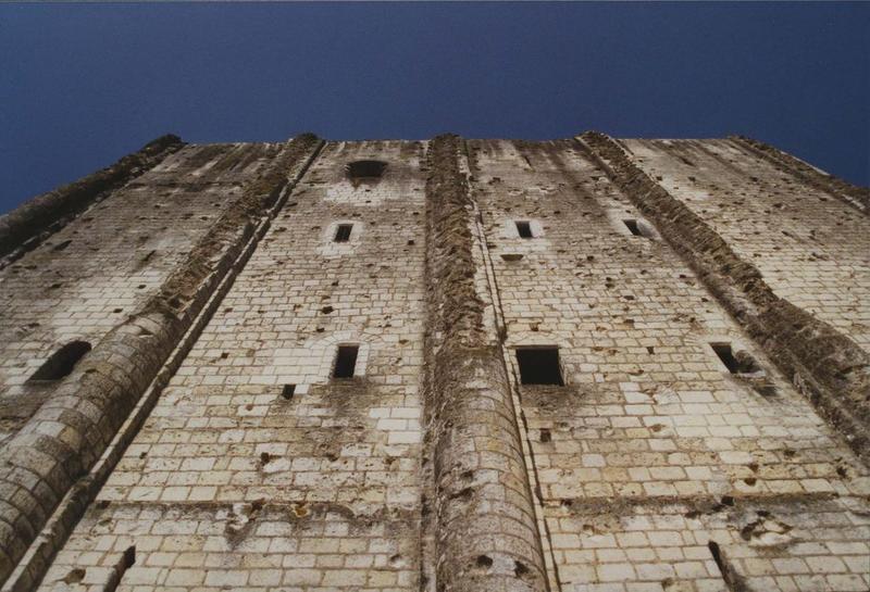 donjon, façade sud, vue partielle