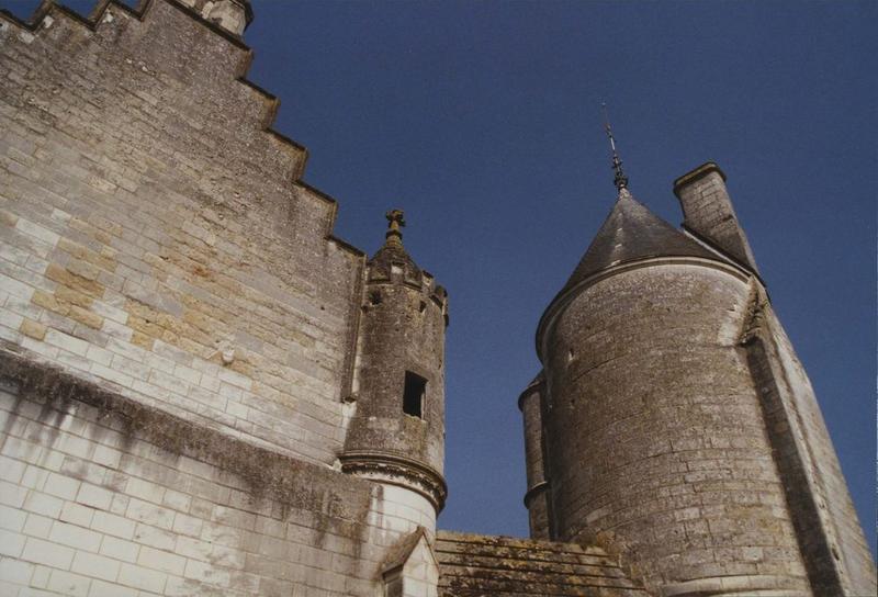 ancien palais royal, tour sud-est, vue partielle