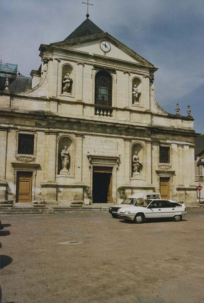 façade est, vue générale