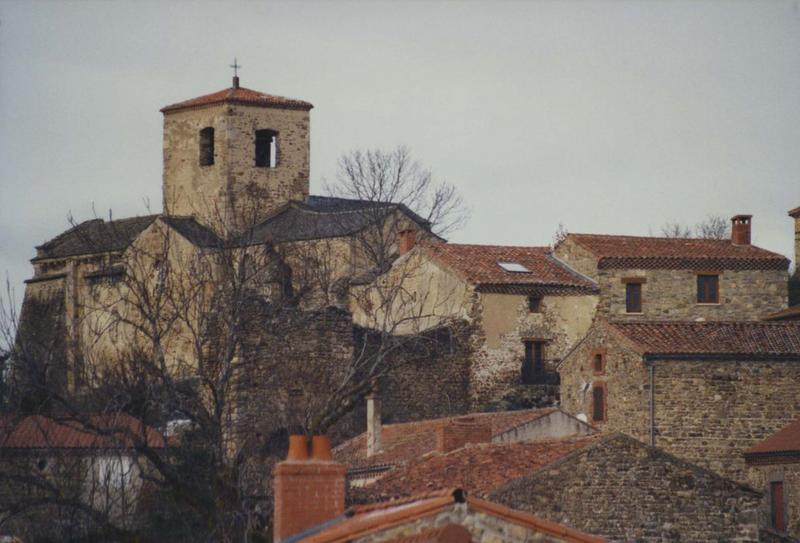 vue générale de l'église dans son environnement