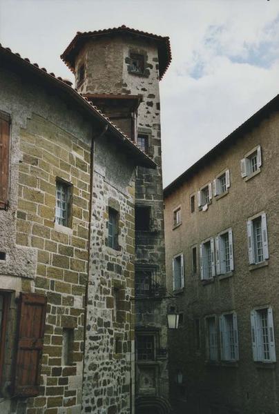 vue partielle de la tour d'escalier