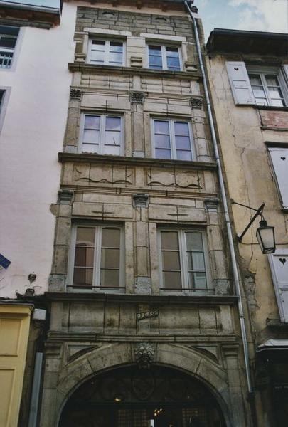 vue générale de la façade sur rue