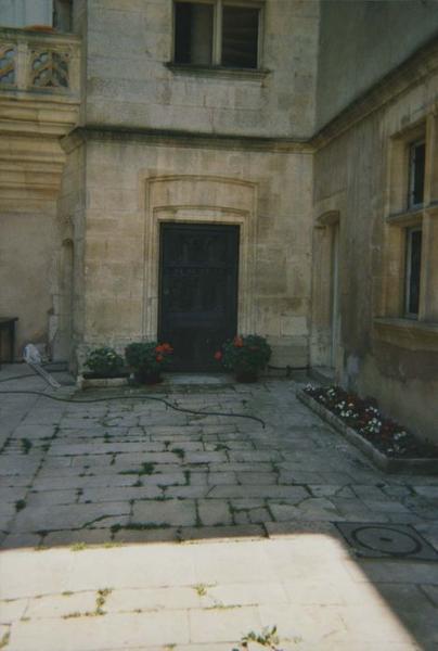 vue partielle de la cour intérieure