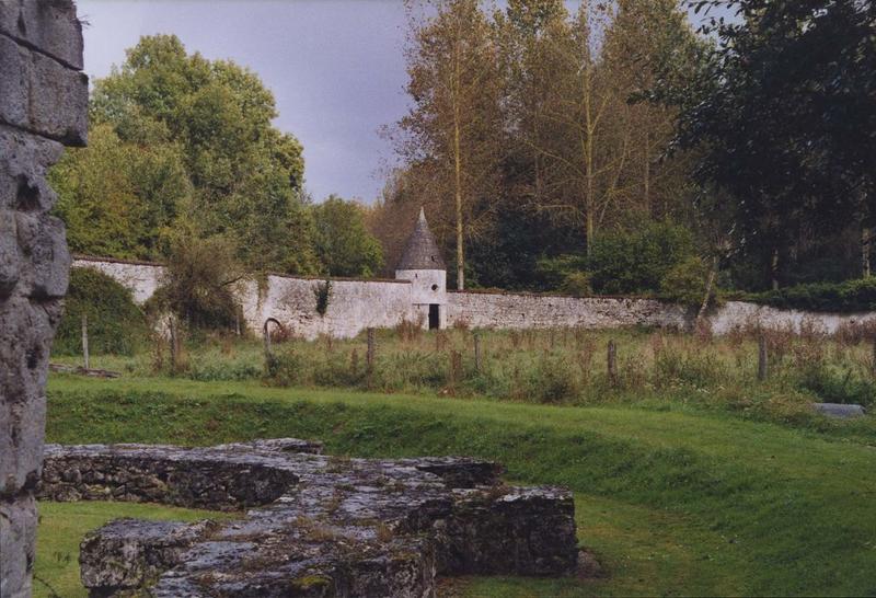 murs de clôture, tour située à l'angle nord-est, vue générale