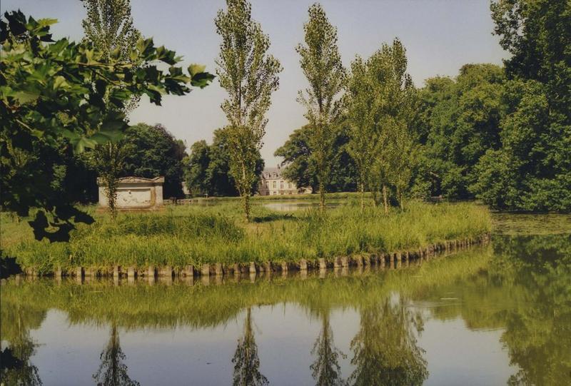 l'île aux peupliers avec le tombeau de Jean-Jacques Rousseau, vue générale