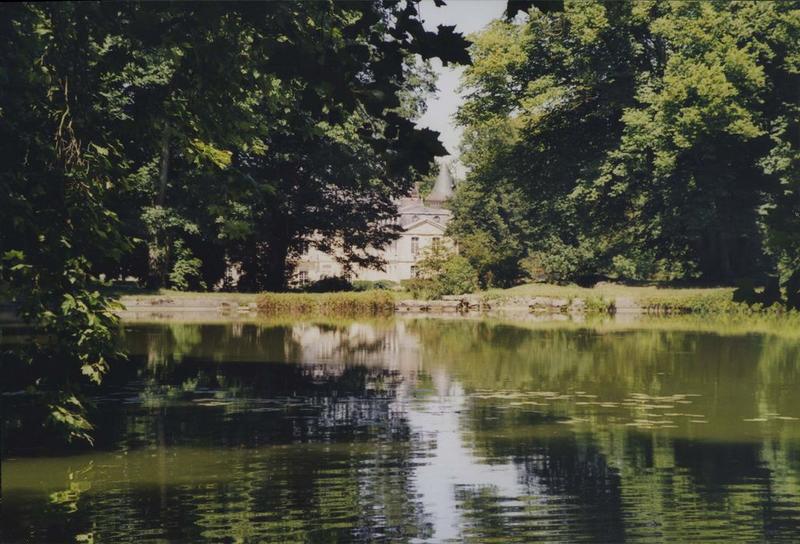 l'île aux peupliers avec le tombeau de Jean-Jacques Rousseau, vue générale