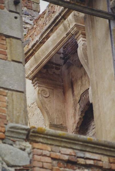 détail d'une cheminée, mur nord, 1er étage