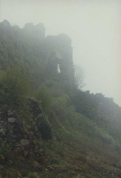 vue partielle des ruines, tour