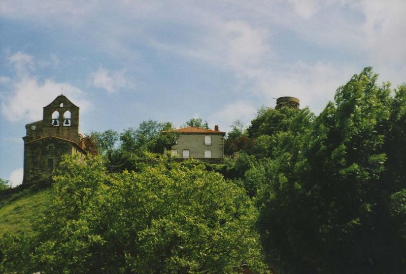 vue générale de l'église dans son environnement