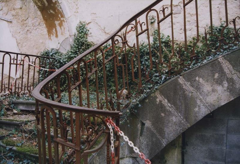 détail de l'escalier d'honneur et de sa rampe en fer forgé