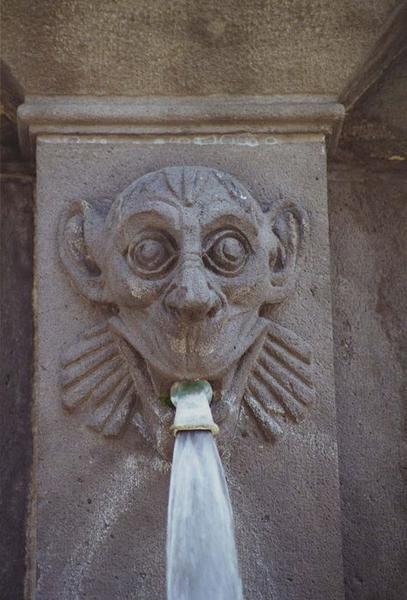 détail d'un masque de fontaine