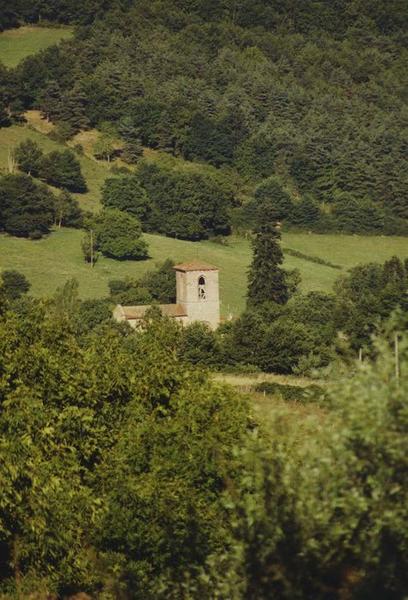 vue générale de l'église dans son environnement