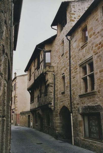 vue partielle des façades sur rue