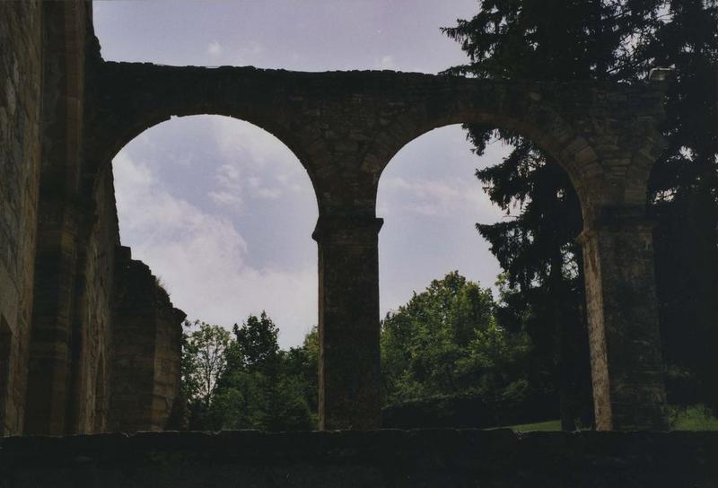 Ancienne église Notre-Dame : arches sud de l'ancienne nef