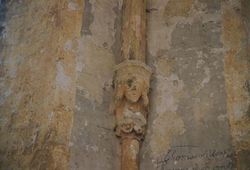 Ancienne église Notre-Dame : détail d'un chapiteau sculpté du choeur